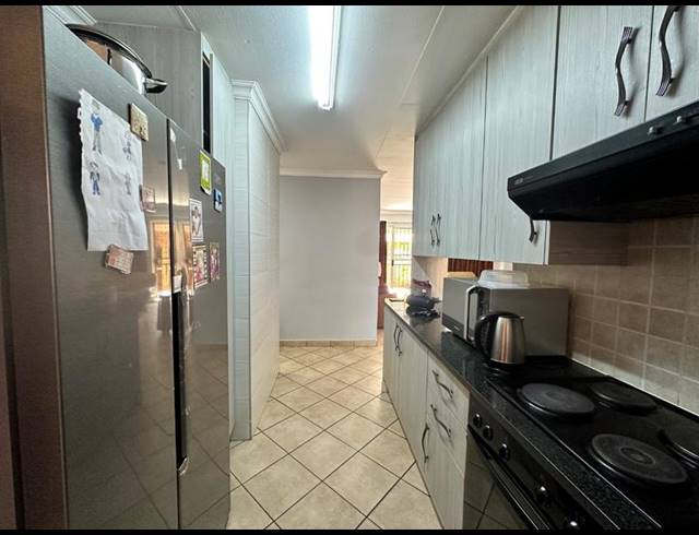 3 BEDROOM TOWNHOUSE FOR SALE IN SINOVILLE